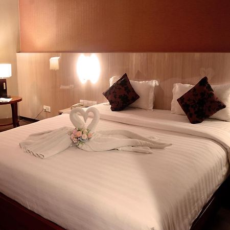 Grand Hatika Hotel Tanjung Pandan Exterior foto