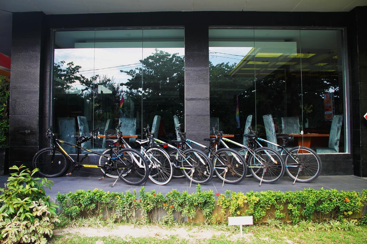 Grand Hatika Hotel Tanjung Pandan Exterior foto