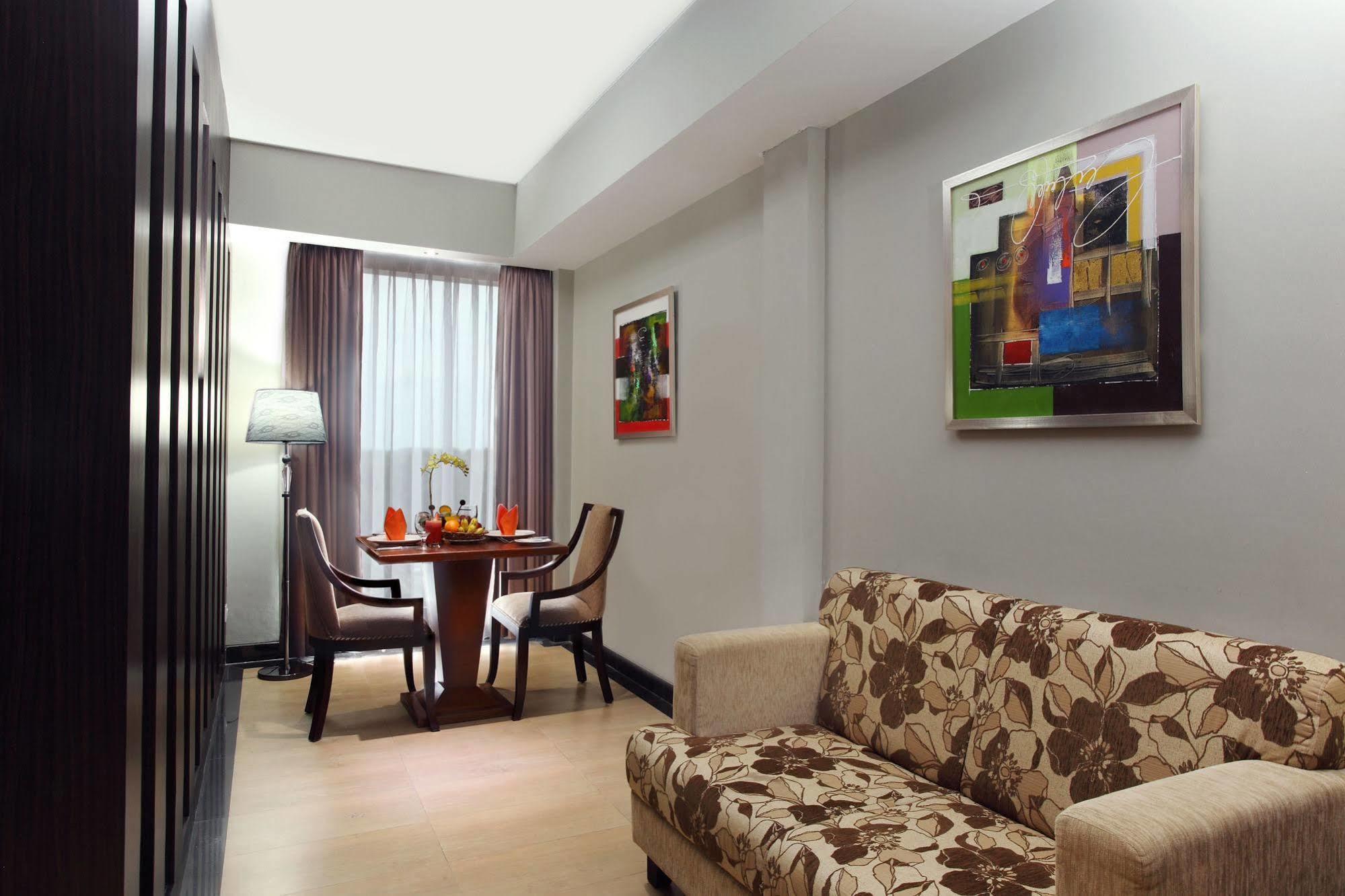 Grand Hatika Hotel Tanjung Pandan Exterior foto