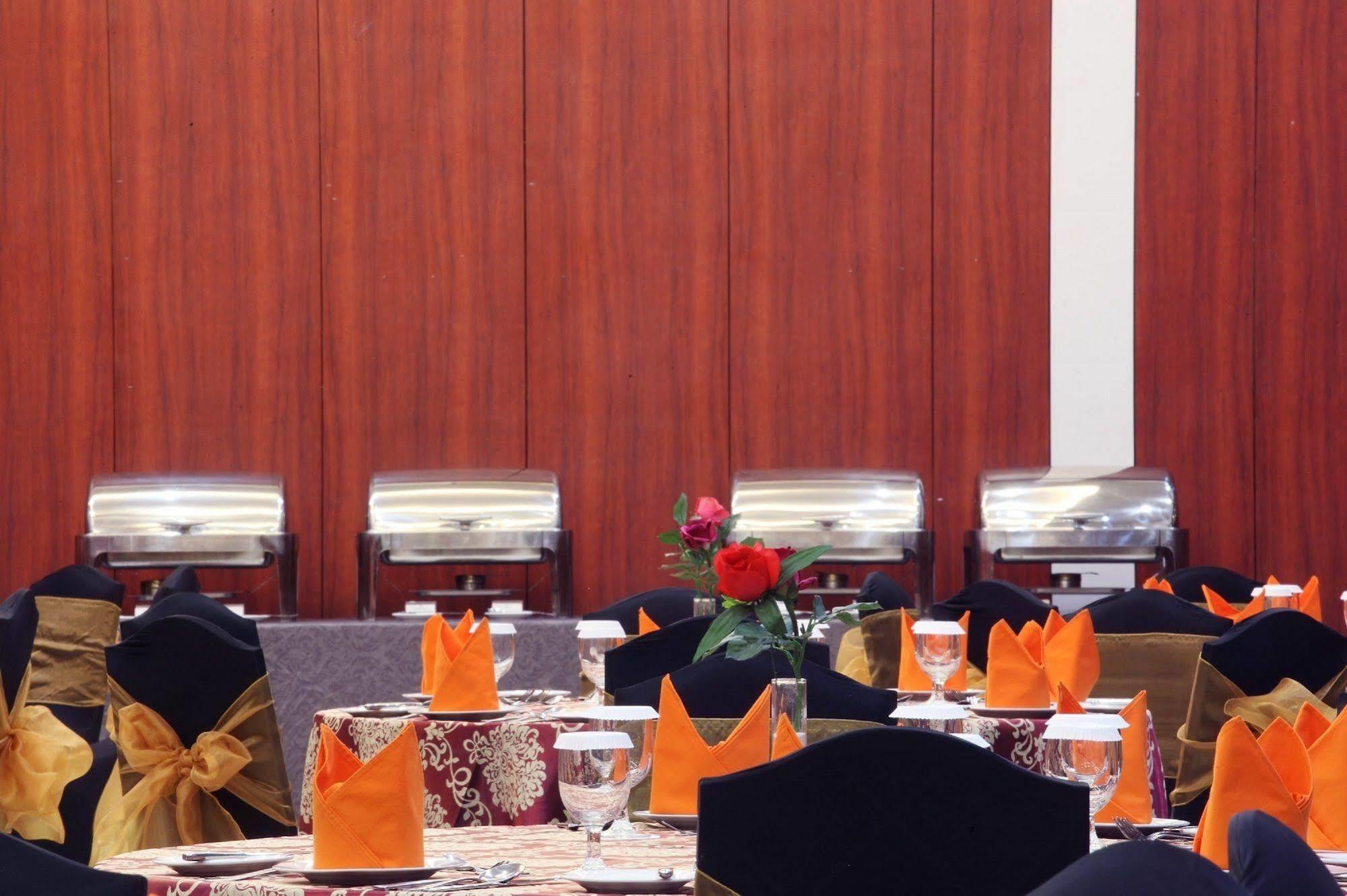 Grand Hatika Hotel Tanjung Pandan Exterior foto