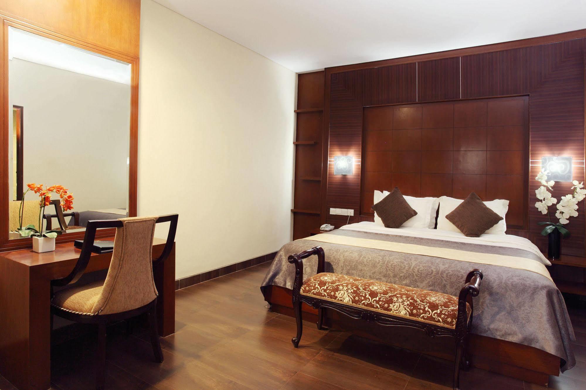 Grand Hatika Hotel Tanjung Pandan Exterior foto