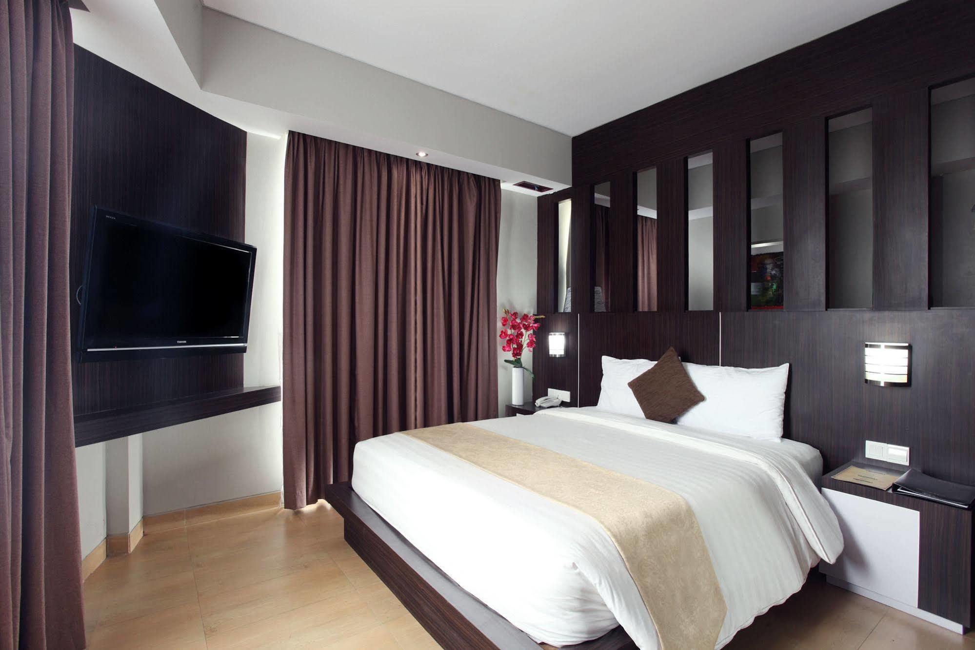 Grand Hatika Hotel Tanjung Pandan Exterior foto