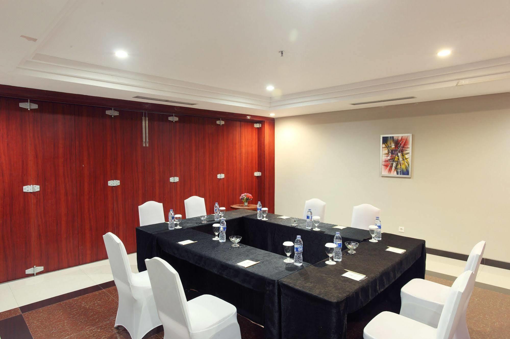 Grand Hatika Hotel Tanjung Pandan Exterior foto
