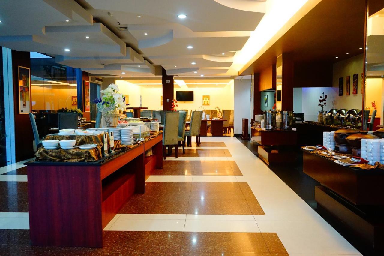 Grand Hatika Hotel Tanjung Pandan Exterior foto
