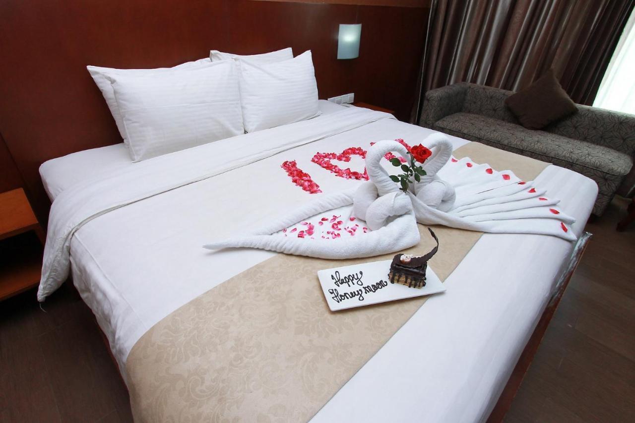 Grand Hatika Hotel Tanjung Pandan Exterior foto