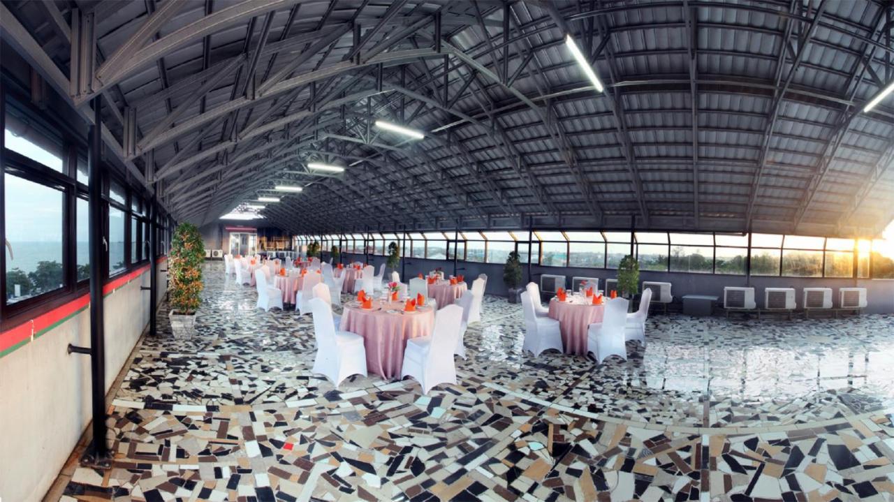 Grand Hatika Hotel Tanjung Pandan Exterior foto
