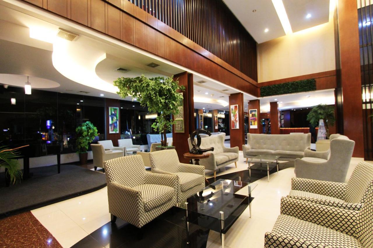 Grand Hatika Hotel Tanjung Pandan Exterior foto